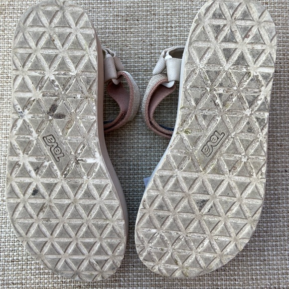 Teva Flatform metallic sandals size US 8 - Picture 4 of 5